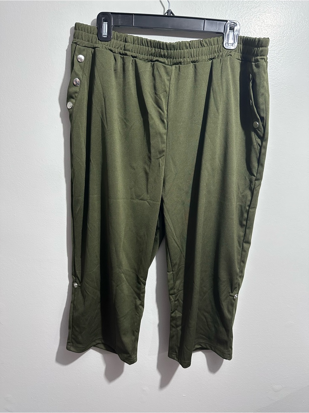 Olive Green Pull-On Capris with Snap Detail Size XXL (1504)